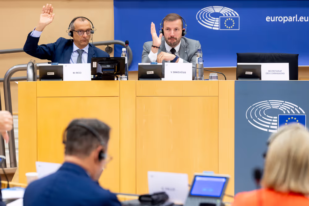 TRAN vote on two legislations that seek to reinforce passenger rights