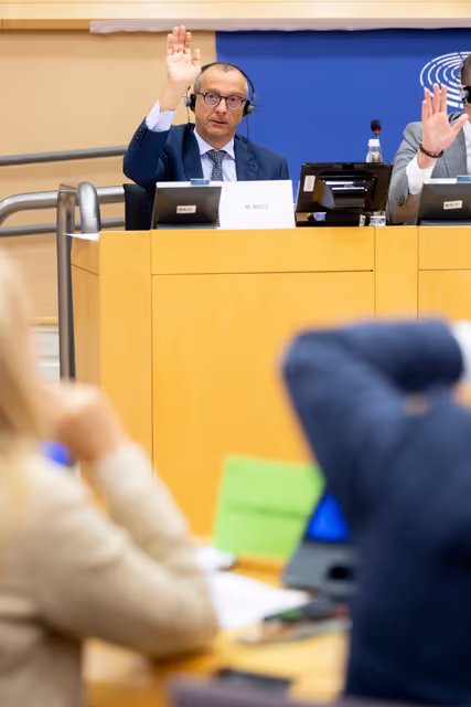 Fotagrafa 15: TRAN vote on two legislations that seek to reinforce passenger rights