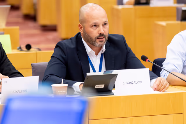 Fotagrafa 13: TRAN vote on two legislations that seek to reinforce passenger rights