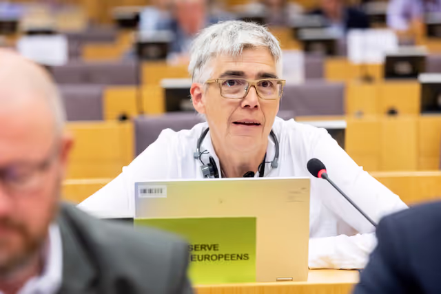 Fotagrafa 12: TRAN vote on two legislations that seek to reinforce passenger rights