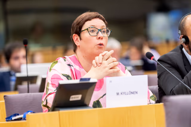 Fotagrafa 11: TRAN vote on two legislations that seek to reinforce passenger rights