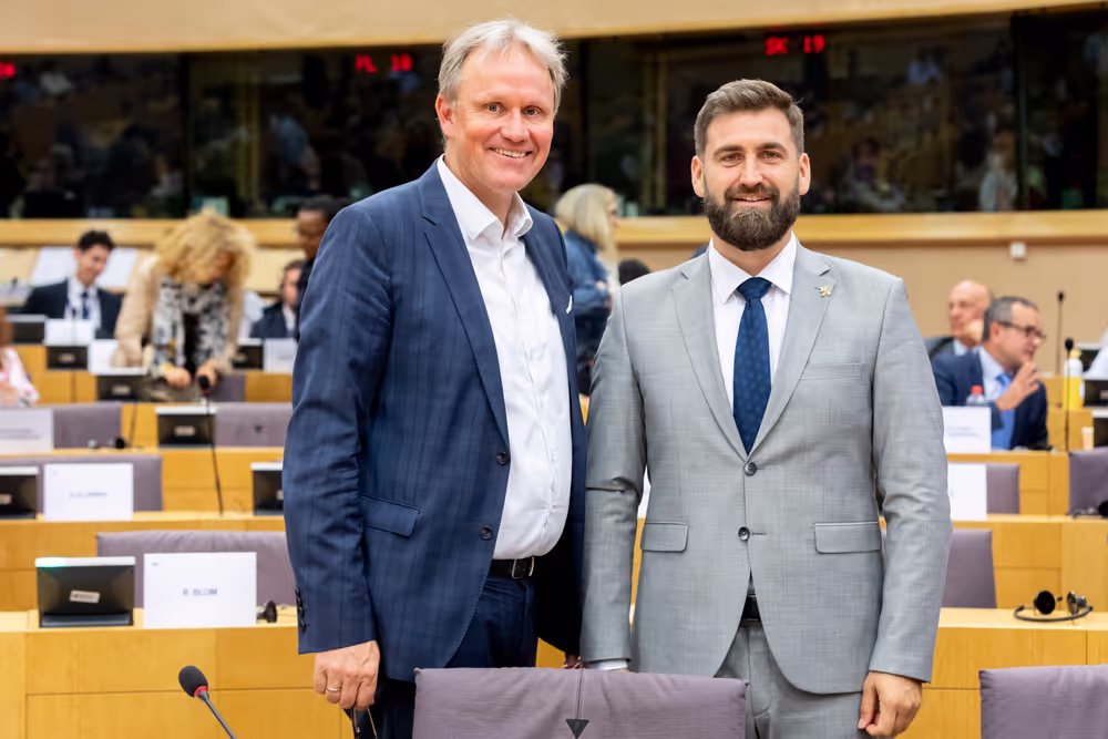 TRAN vote on two legislations that seek to reinforce passenger rights