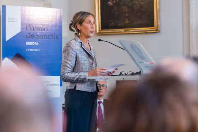 Foto 7: Roberta METSOLA, EP President receives the De Sanctis Europa Award