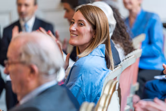 Foto 6: Roberta METSOLA, EP President receives the De Sanctis Europa Award