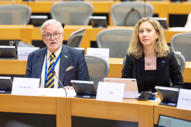 Photo 35: Public and parliamentary diplomacy in action : ' What does Team Europe’s support look like on the ground in Ukraine ? '