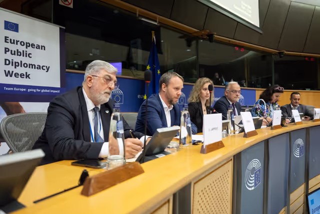 Photo 29: Public and parliamentary diplomacy in action : ' What does Team Europe’s support look like on the ground in Ukraine ? '