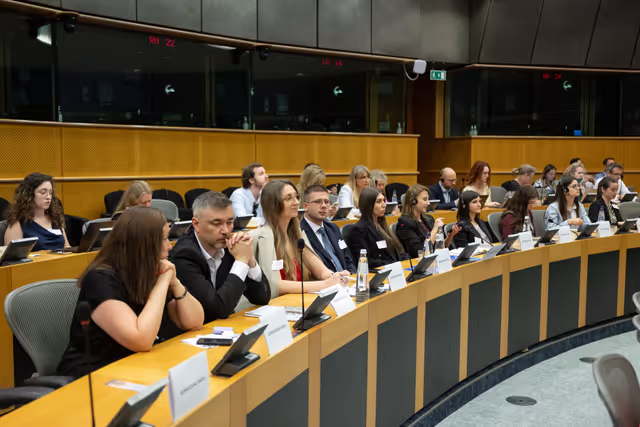 Photo 18: Public and parliamentary diplomacy in action : ' What does Team Europe’s support look like on the ground in Ukraine ? '