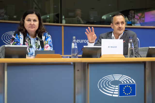 Photo 4: Public and parliamentary diplomacy in action : ' What does Team Europe’s support look like on the ground in Ukraine ? '
