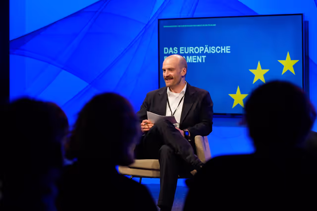 Photo 12: Press seminar for German journalists