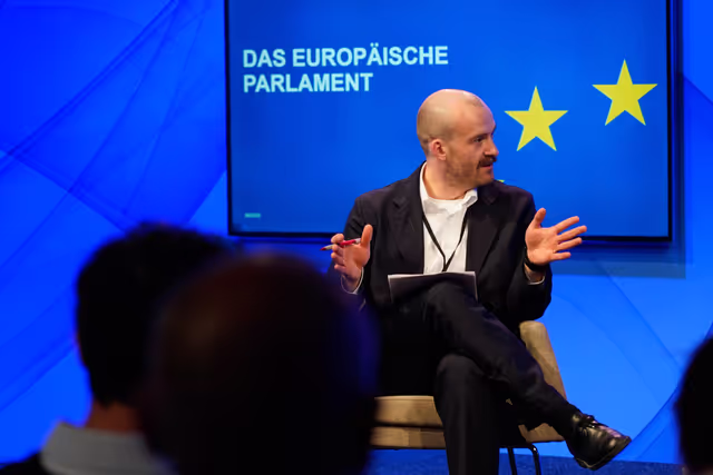 Photo 10: Press seminar for German journalists