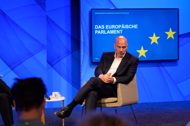 Photo 8: Press seminar for German journalists