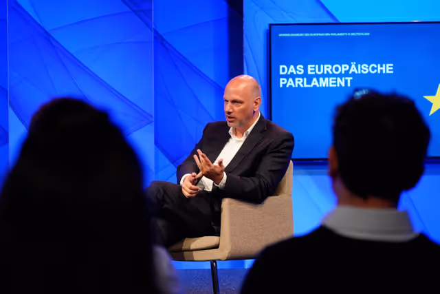 Photo 4: Press seminar for German journalists