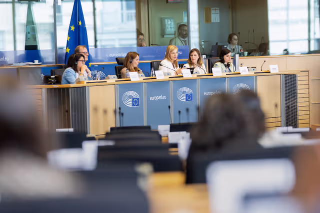 Fotografi 12: ITRE - Exchange of views with Ekaterina Zaharieva, Commissioner for startups, Research and Innovation, on the EU startup and scale up strategy