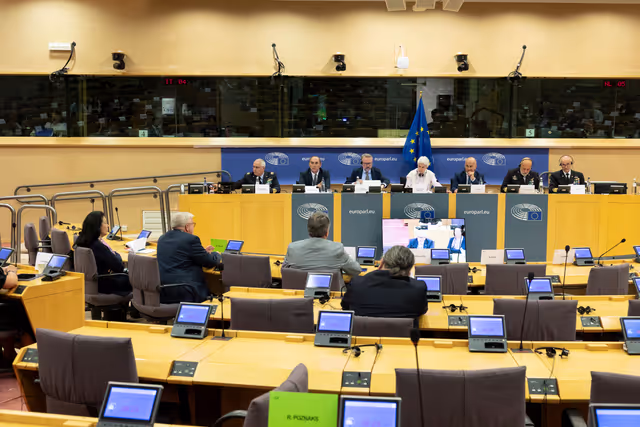 Fotografia 7: SEDE - Exchange of views with Admiral Giuseppe Cavo Dragone, Chair of the NATO Military Committee