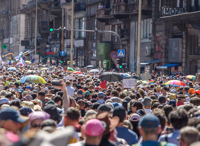 Photo 14 : Budapest Pride March with the participation of Nicolae ȘTEFĂNUȚĂ, EP Vice President and EP Members