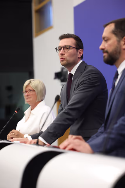 Zdjęcie 2: Press briefing Patriots for Europe