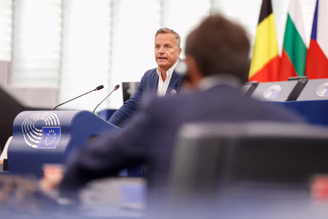 Φωτογραφία 21: EP Plenary session - Presentation of the Chemicals Package