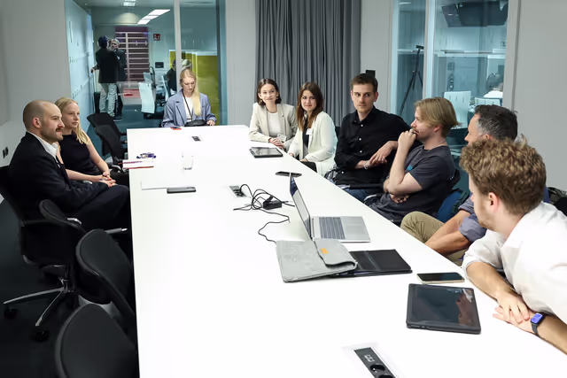 Foto 27: Press briefing with Sabrina REPP