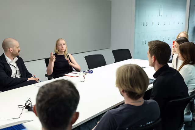 Foto 24: Press briefing with Sabrina REPP