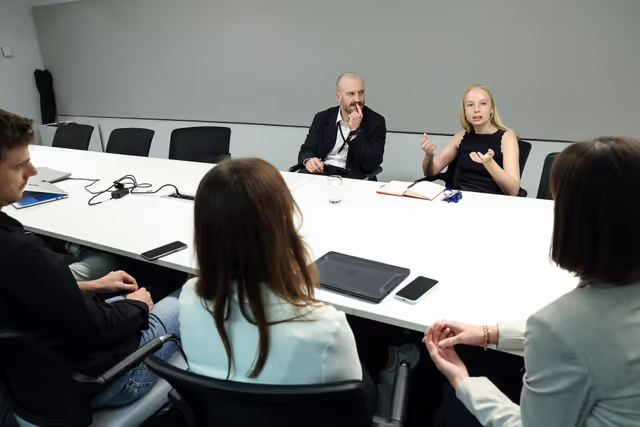 Foto 12: Press briefing with Sabrina REPP