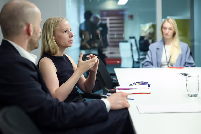 Foto 16: Press briefing with Sabrina REPP