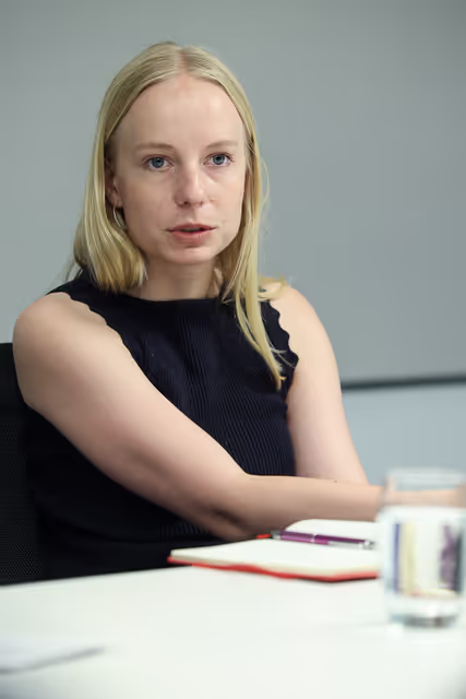 Foto 15: Press briefing with Sabrina REPP