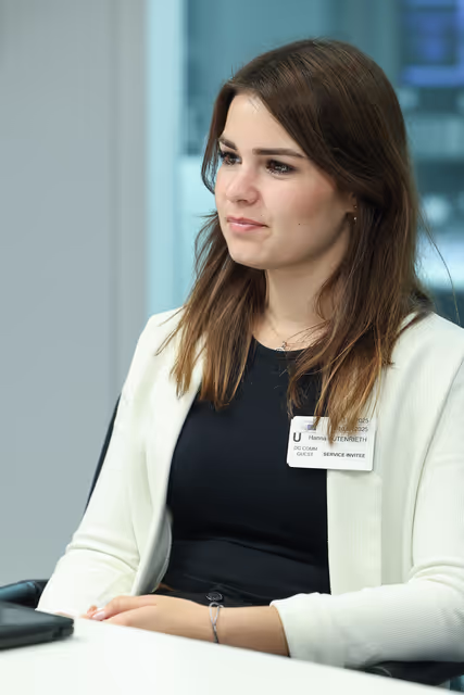 Foto 13: Press briefing with Sabrina REPP