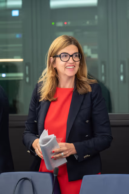 Fotografi 12: ECON - Trilogue on Retail Investment Strategy