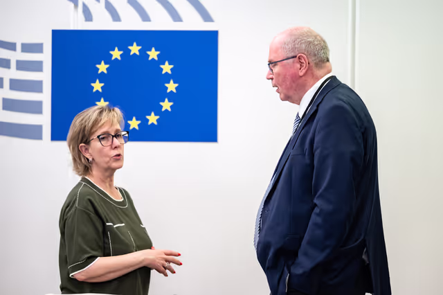 Fotografi 5: ECON - Trilogue on Retail Investment Strategy