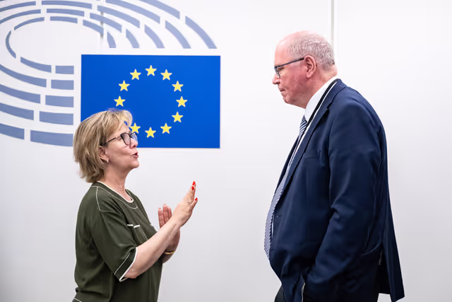 Fotografi 6: ECON - Trilogue on Retail Investment Strategy