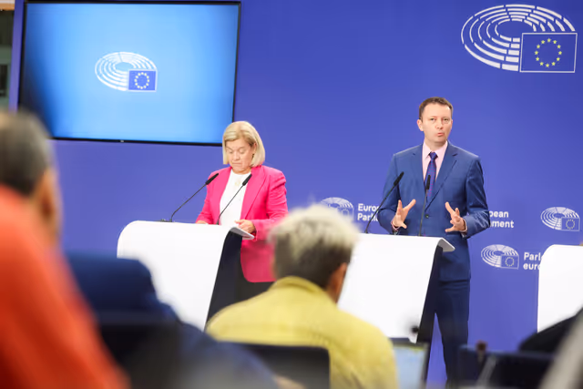 Fotografie 10: Press conference on Parliament's priorities on MFF ahead of Commission proposal