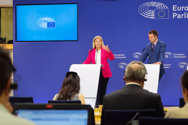 Fotografie 8: Press conference on Parliament's priorities on MFF ahead of Commission proposal