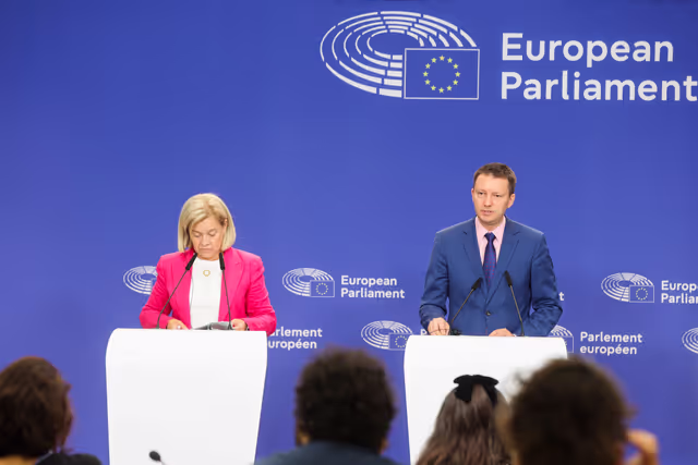 Fotografie 6: Press conference on Parliament's priorities on MFF ahead of Commission proposal