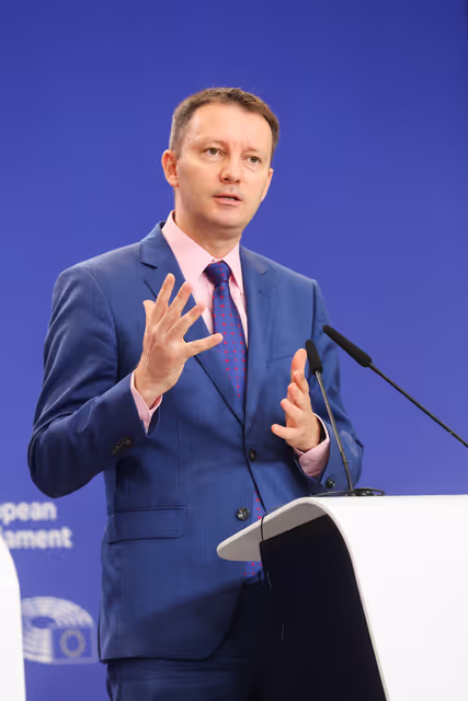 Fotografie 4: Press conference on Parliament's priorities on MFF ahead of Commission proposal