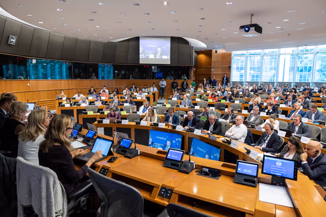 Photo 16: AGRI - Exchange of views with Commissioner Hansen: presentation of the legislative proposal for the CAP after 2027