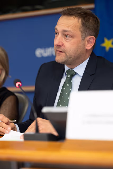 Photo 17: AGRI - Exchange of views with Commissioner Hansen: presentation of the legislative proposal for the CAP after 2027