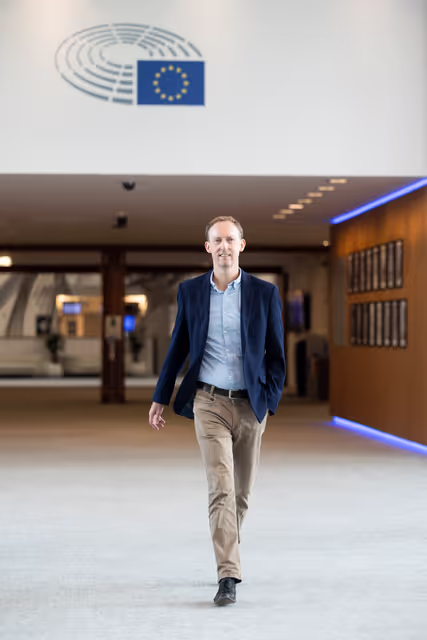 Photo 4: Barry ANDREWS in the EP in Brussels