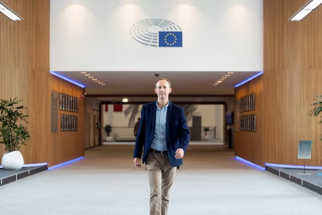 Photo 1: Barry ANDREWS in the EP in Brussels