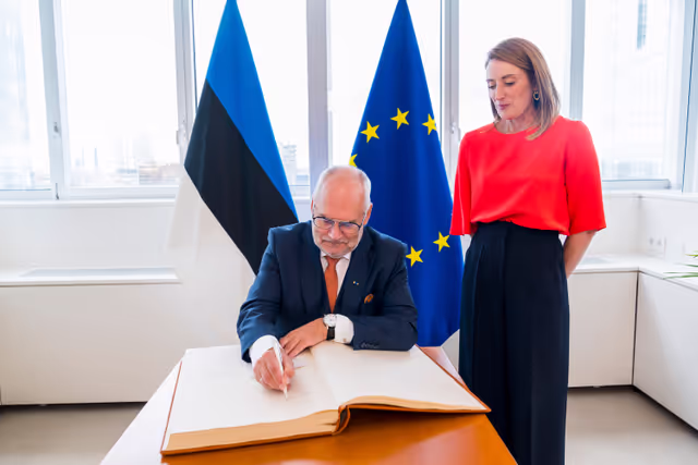 Foto 4: Roberta METSOLA, EP President meets with Alar KARIS, President of Estonia