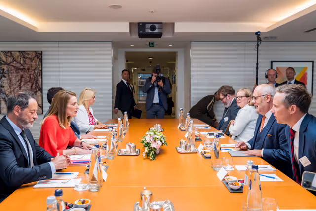 Foto 3: Roberta METSOLA, EP President meets with Alar KARIS, President of Estonia