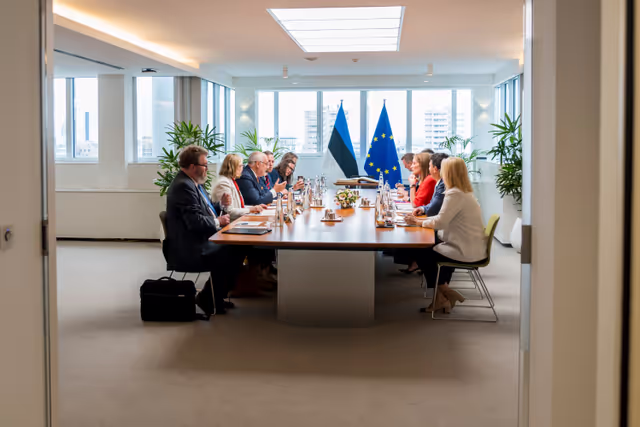 Foto 1: Roberta METSOLA, EP President meets with Alar KARIS, President of Estonia