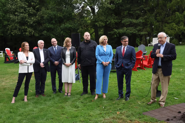 Fotografija 20: Participation to the Tree Planting Ceremony