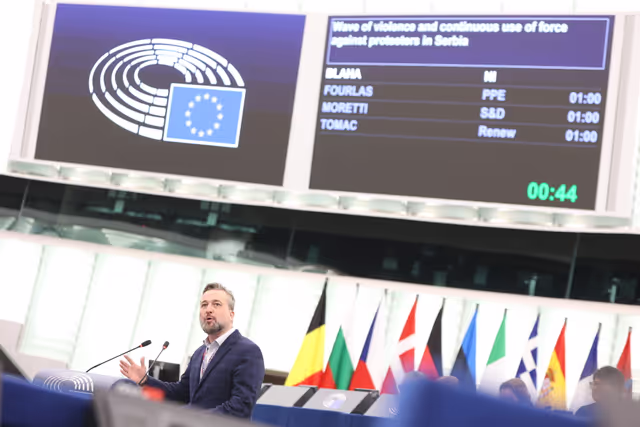 Foto 24: EP Plenary session - Wave of violence and continuous use of force against protesters in Serbia