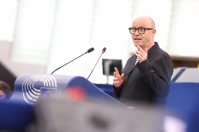 Foto 25: EP Plenary session - Wave of violence and continuous use of force against protesters in Serbia