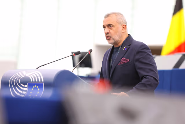 Foto 23: EP Plenary session - Wave of violence and continuous use of force against protesters in Serbia