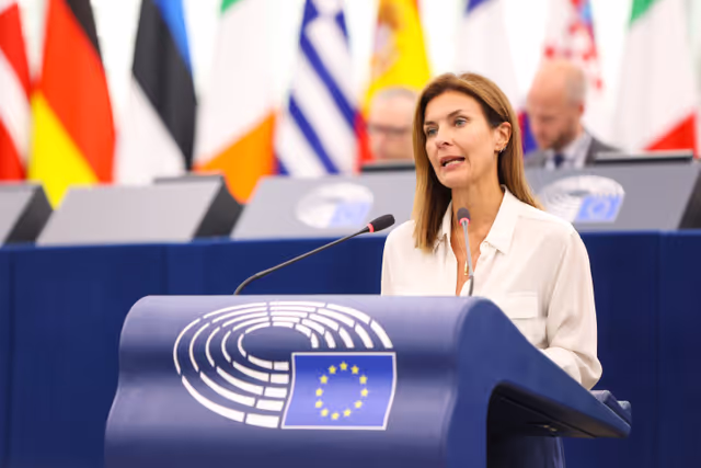 Foto 22: EP Plenary session - Wave of violence and continuous use of force against protesters in Serbia