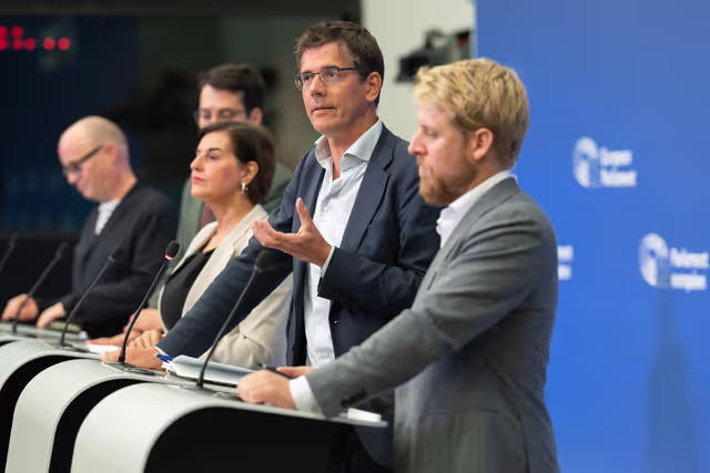 Photo 4: Press conference on Serbia: Political attacks and ongoing protests