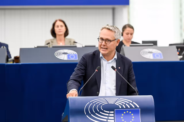 Foto 22: EP Plenary session - Serious threats to aviation and maritime transport from Global Navigation Satellite System