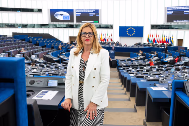 Fotó 12: Stéphanie Yon-Courtin in the EP in Strasbourg.