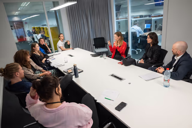 Φωτογραφία 1: Press briefing with Anna CAVAZZINI